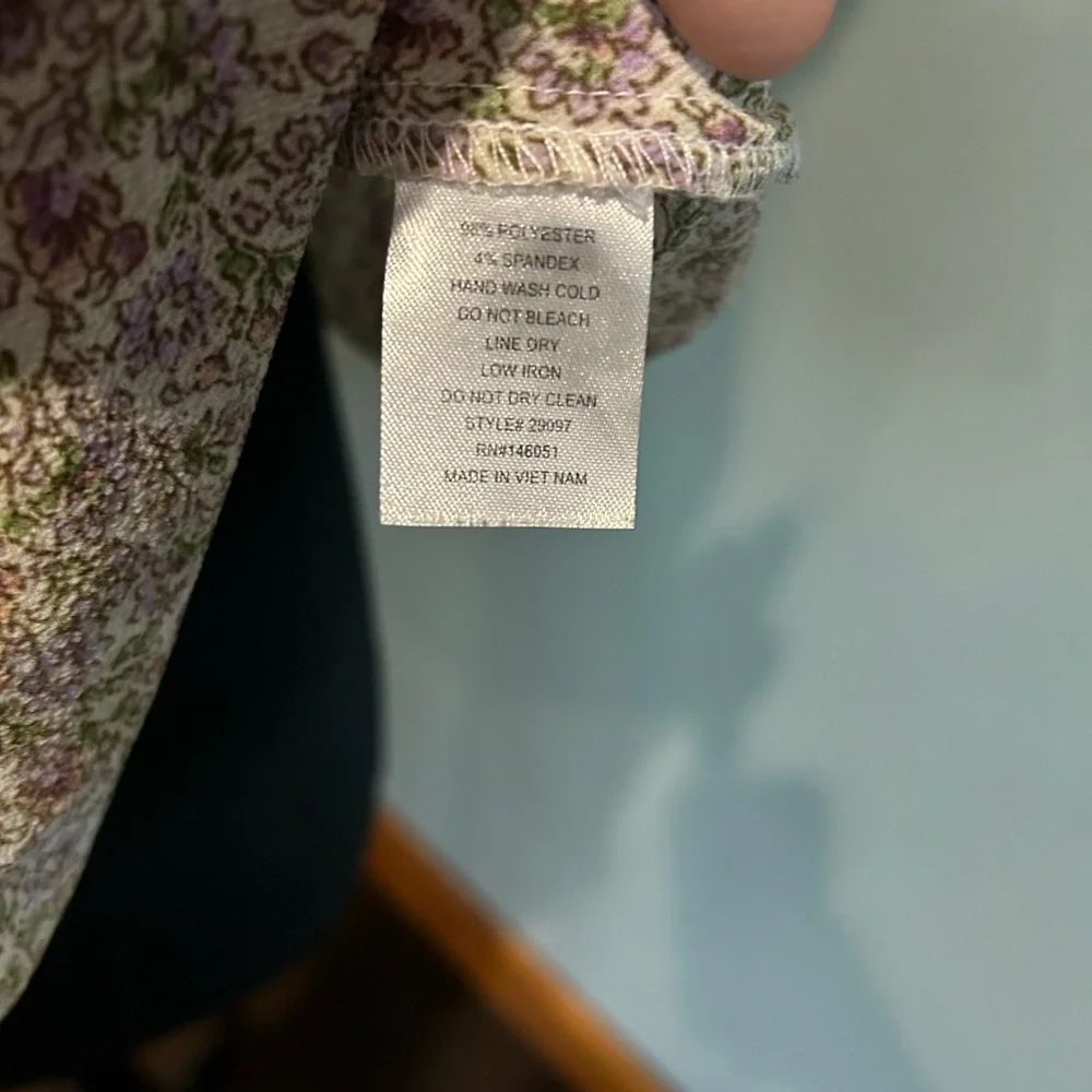 Monteau Fitted Floral Blouse Size Large - Picture 3 of 7
